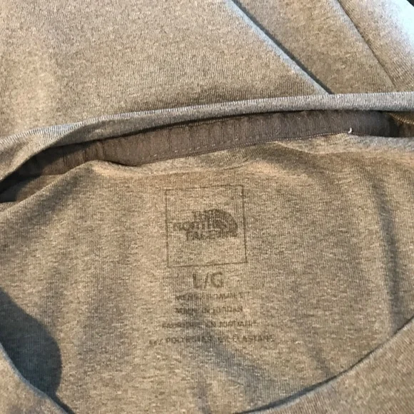 The North Face Shirt - Picture 2 of 2
